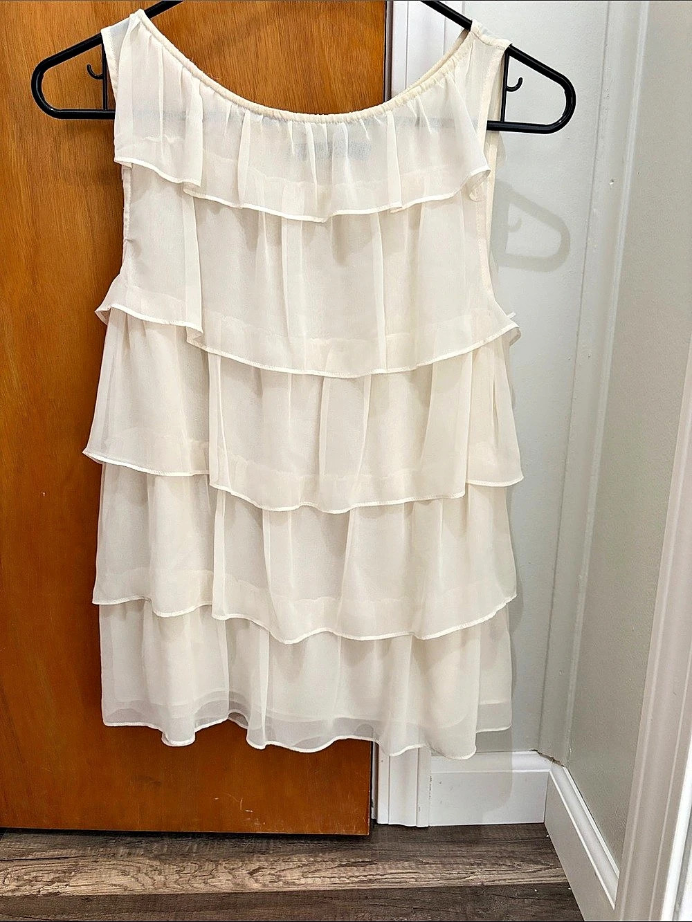 The Limited Tiered Ruffle Blouse in White Size Small Like New
